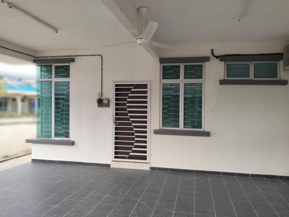 D'Sara Homestay Fully Furnished 3 Bedrooms All Aircond 2 Miles Centre Chukai 外观 照片