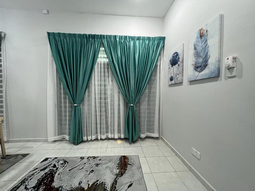 D'Sara Homestay Fully Furnished 3 Bedrooms All Aircond 2 Miles Centre Chukai 外观 照片