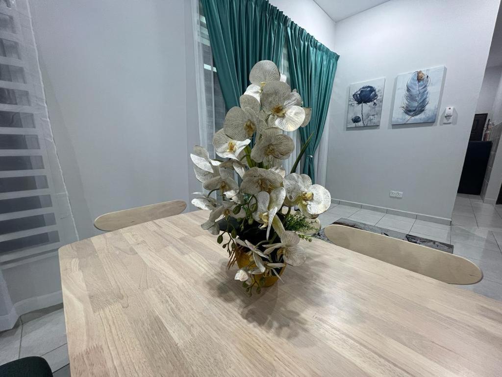 D'Sara Homestay Fully Furnished 3 Bedrooms All Aircond 2 Miles Centre Chukai 外观 照片
