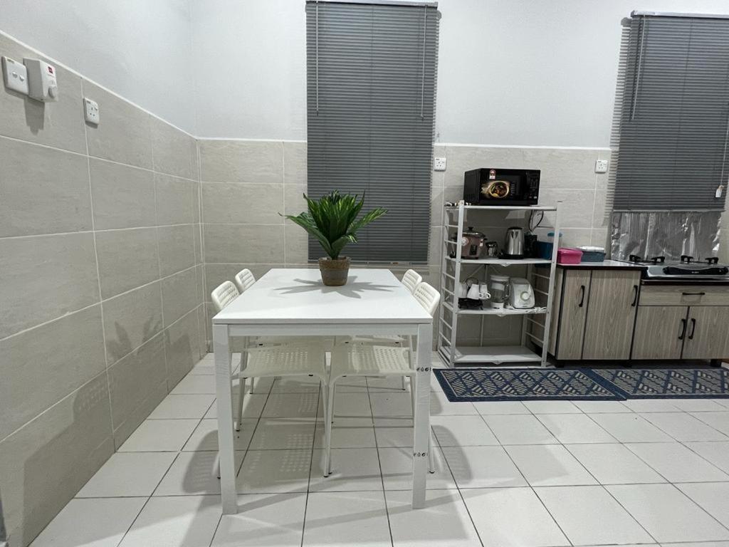 D'Sara Homestay Fully Furnished 3 Bedrooms All Aircond 2 Miles Centre Chukai 外观 照片