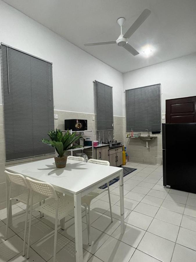 D'Sara Homestay Fully Furnished 3 Bedrooms All Aircond 2 Miles Centre Chukai 外观 照片