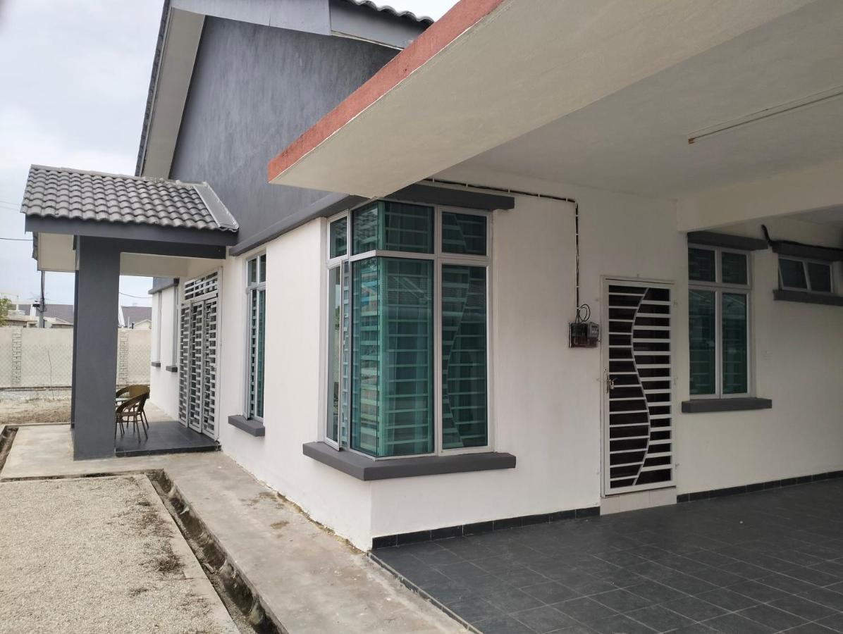 D'Sara Homestay Fully Furnished 3 Bedrooms All Aircond 2 Miles Centre Chukai 外观 照片