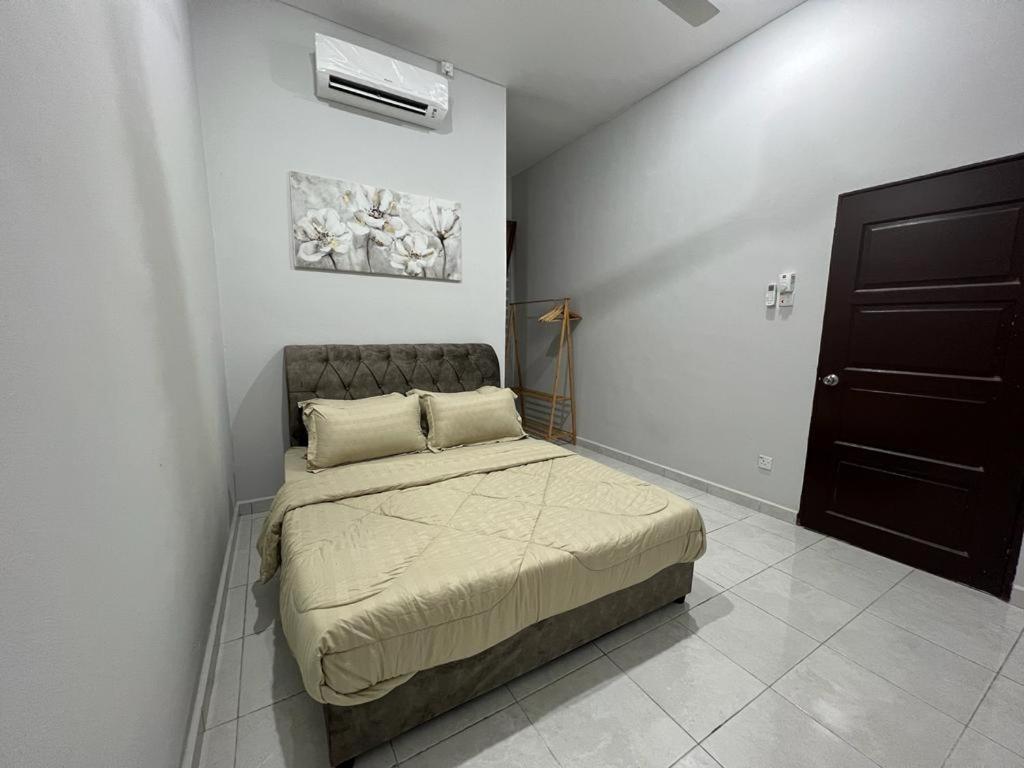 D'Sara Homestay Fully Furnished 3 Bedrooms All Aircond 2 Miles Centre Chukai 外观 照片