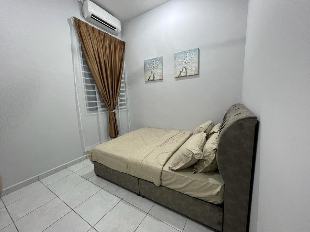 D'Sara Homestay Fully Furnished 3 Bedrooms All Aircond 2 Miles Centre Chukai 外观 照片