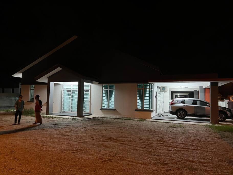 D'Sara Homestay Fully Furnished 3 Bedrooms All Aircond 2 Miles Centre Chukai 外观 照片