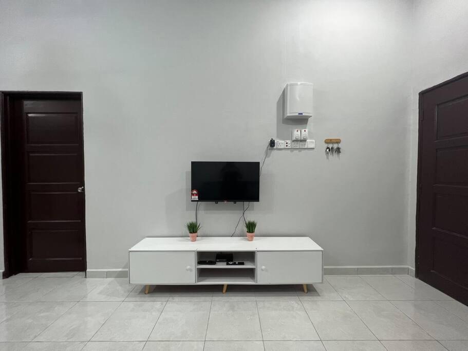 D'Sara Homestay Fully Furnished 3 Bedrooms All Aircond 2 Miles Centre Chukai 外观 照片