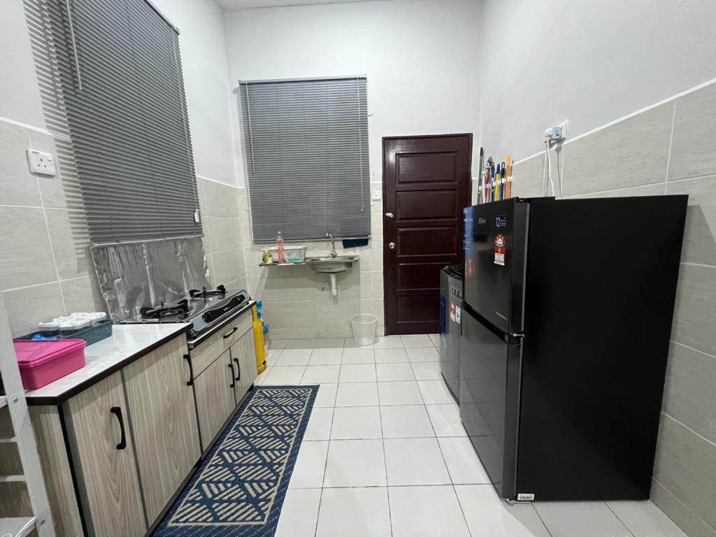 D'Sara Homestay Fully Furnished 3 Bedrooms All Aircond 2 Miles Centre Chukai 外观 照片