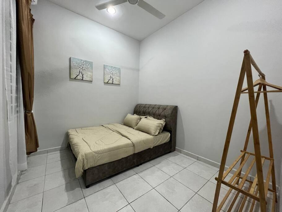 D'Sara Homestay Fully Furnished 3 Bedrooms All Aircond 2 Miles Centre Chukai 外观 照片