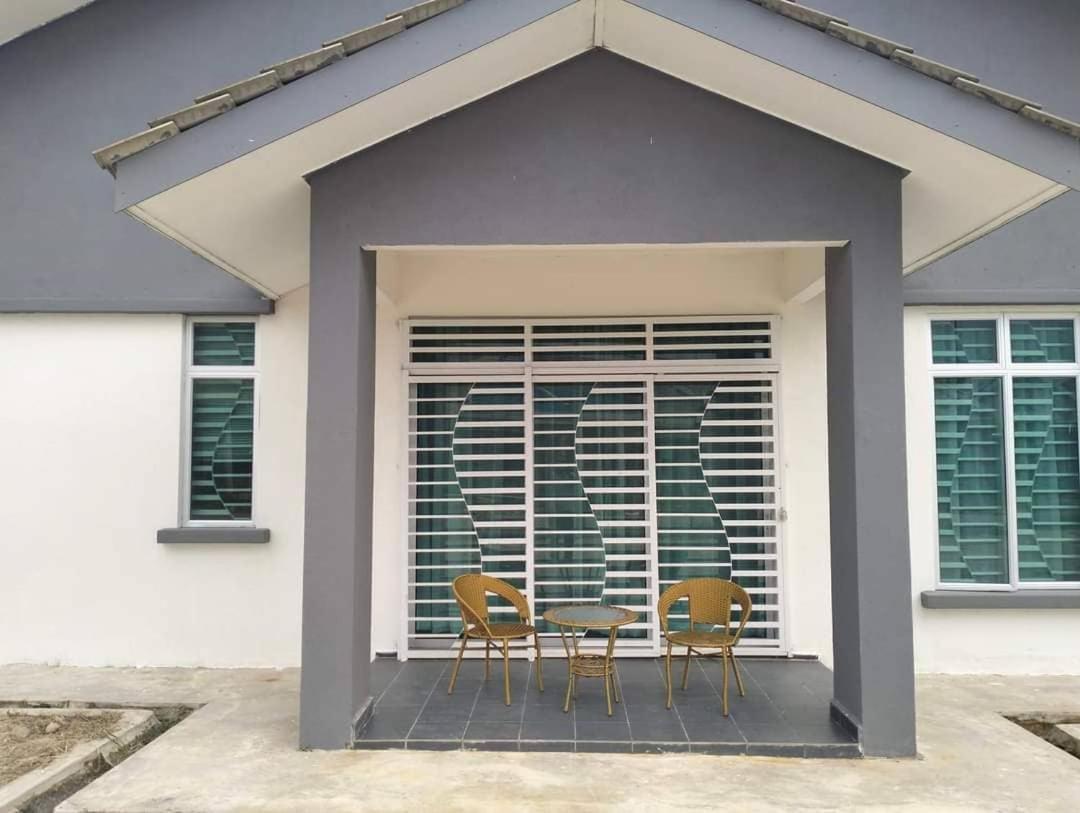 D'Sara Homestay Fully Furnished 3 Bedrooms All Aircond 2 Miles Centre Chukai 外观 照片